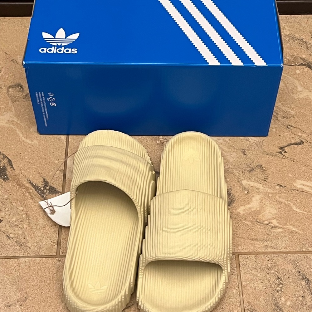 Adidas Adilette 22 slides